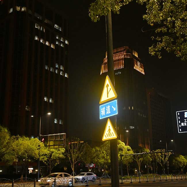 Solar Powered LED Flashing Traffic Signs