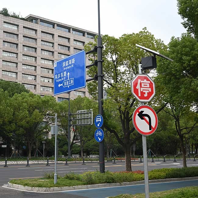 Solar Powered LED Flashing Traffic Signs